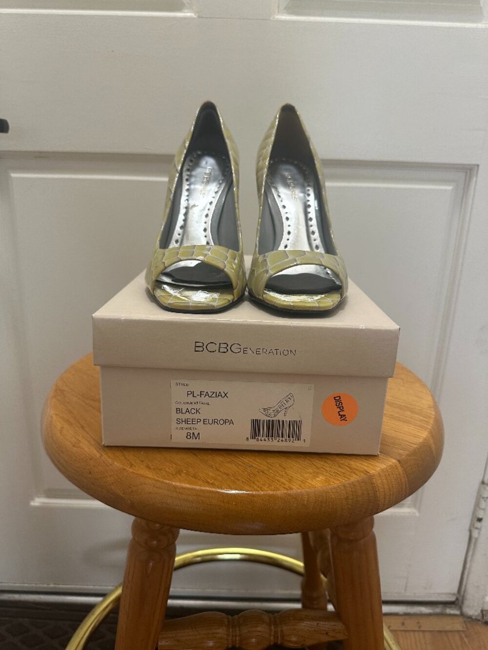 BCBG Girl patent leather Gray yellowish green heel Women Size 8